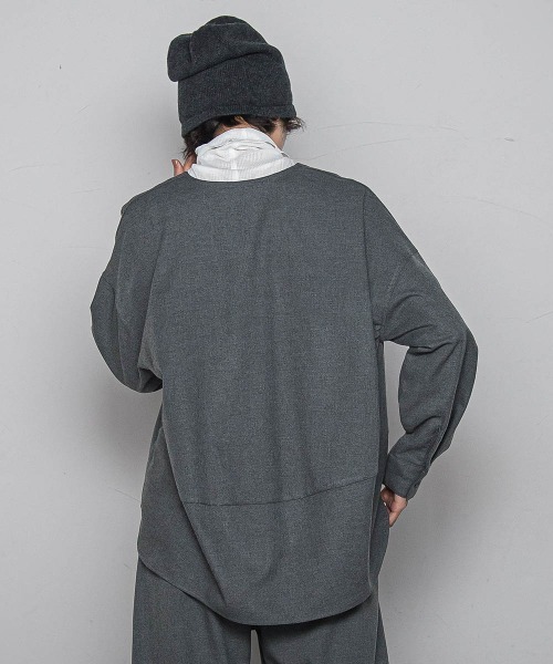 MAYSON GREY(メイソングレイ)の「【一瞬で楽とキレイを叶える】裏起毛2WAYネックブラウス≪手洗い可能≫(シャツ/ブラウス・レディース・ブラック/チャコールグレー・M)」の9枚目の写真