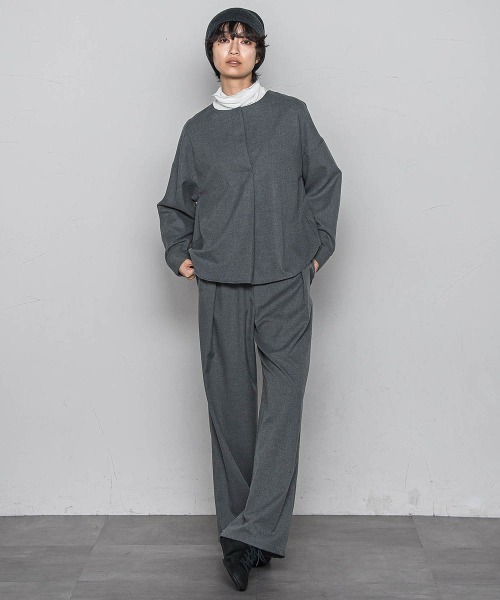 MAYSON GREY(メイソングレイ)の「【一瞬で楽とキレイを叶える】裏起毛2WAYネックブラウス≪手洗い可能≫(シャツ/ブラウス・レディース・ブラック/チャコールグレー・M)」の14枚目の写真