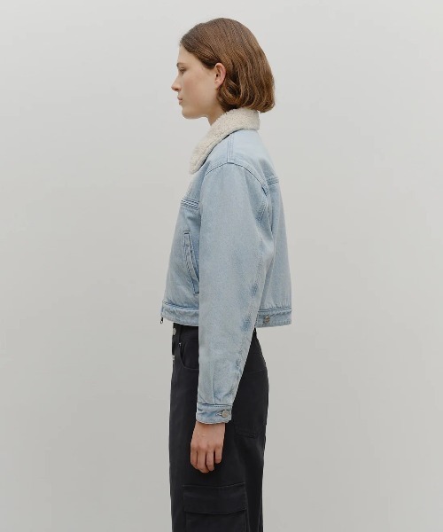 MARITHE + FRANCOIS GIRBAUD(マリテフランソワジルボー)の「W CROP SHEARLING DENIM JACKET(ダウンジャケット/コート・レディース・その他/ライトブルー・SMALL/MEDIUM)」の4枚目の写真