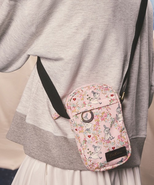 Cath Kidston(キャスキッドソン)の「ムーミン フォン クロスボディバッグ Little My Ditsy(ショルダーバッグ・レディース・その他・FREE)」の1枚目の写真
