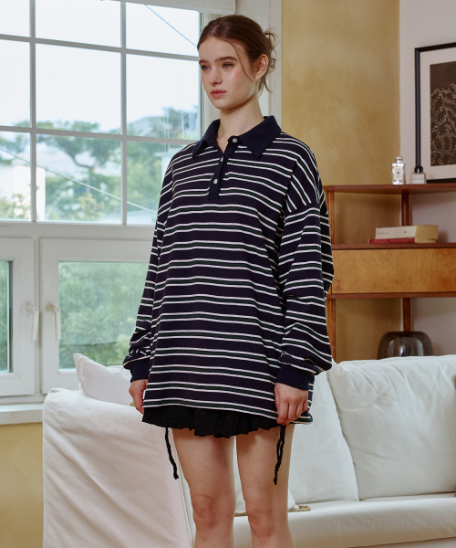 ARI（アリ）の「ARETE STRIPE OVERFIT COLLAR T-SHIRT / NAVY（ポロシャツ・レディース・ネイビー・FREE）」の2枚目の写真