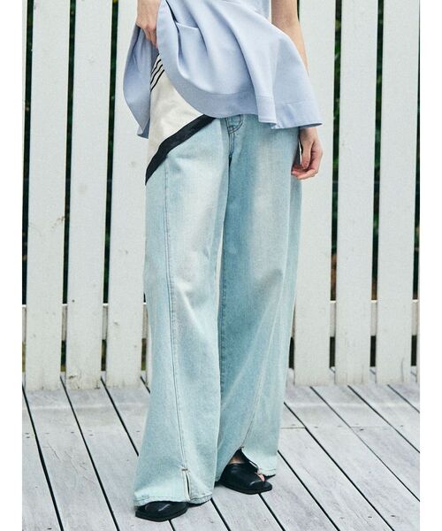 LAGUNAMOON（ラグナムーン）の「ワイドフレアデニムパンツ（デニムパンツ・レディース・インディゴブルー/ライトブルー・MEDIUM/SMALL）」の2枚目の写真