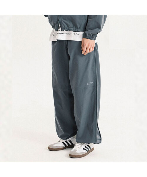 PHYSICAL DEPARTMENT(フィジカル デパートメント)の「P-ACTIVE ベンチレーション トラックパンツ ブルーグレー(スウェットパンツ・レディース・その他・X-LARGE/MEDIUM/SMALL)」の1枚目の写真