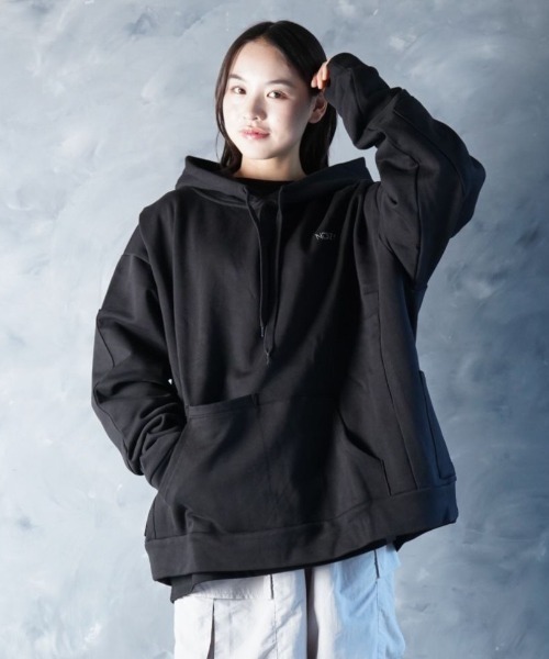 NOIZY（ノイジー）の「Threads Utility Hoodie / ワンポイント 刺繍 プルオーバー スウェットパーカー フーディー（パーカー・メンズ・グレー/Black・MEDIUM/LARGE）」の2枚目の写真