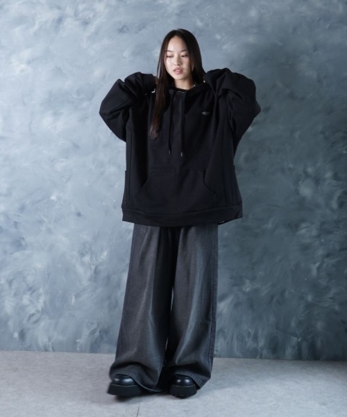 NOIZY（ノイジー）の「Threads Utility Hoodie / ワンポイント 刺繍 プルオーバー スウェットパーカー フーディー（パーカー・メンズ・グレー/Black・MEDIUM/LARGE）」の8枚目の写真