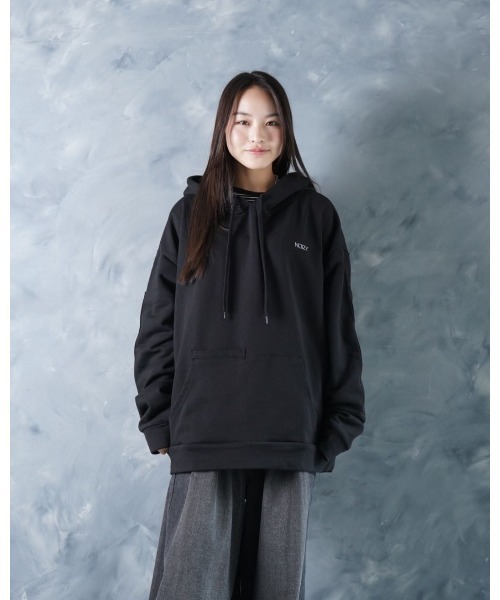 NOIZY（ノイジー）の「Threads Utility Hoodie / ワンポイント 刺繍 プルオーバー スウェットパーカー フーディー（パーカー・メンズ・グレー/Black・MEDIUM/LARGE）」の3枚目の写真