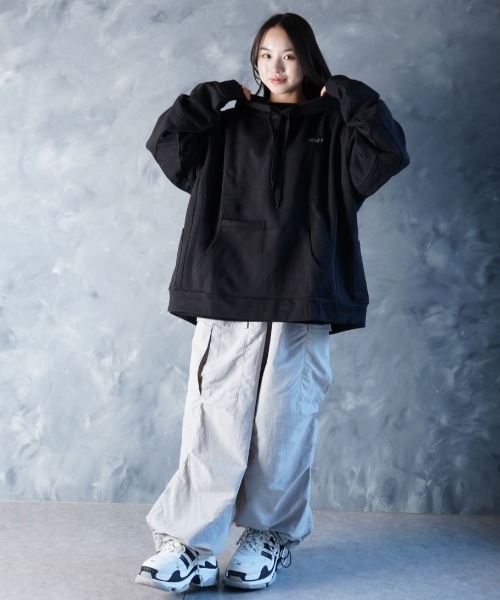 NOIZY（ノイジー）の「Threads Utility Hoodie / ワンポイント 刺繍 プルオーバー スウェットパーカー フーディー（パーカー・メンズ・グレー/Black・MEDIUM/LARGE）」の17枚目の写真