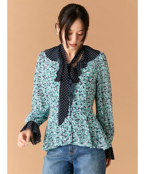 LILY BROWN(リリーブラウン)の「バイカラーフラワープリントボウタイブラウス(シャツ/ブラウス・レディース・グリーン/ベージュ/ラベンダー・F)」の9枚目の写真