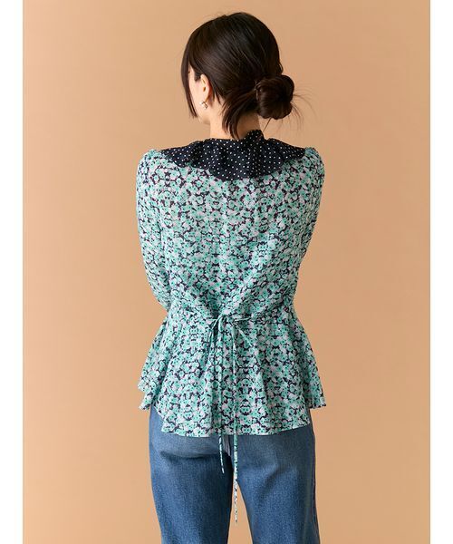 LILY BROWN(リリーブラウン)の「バイカラーフラワープリントボウタイブラウス(シャツ/ブラウス・レディース・グリーン/ベージュ/ラベンダー・F)」の11枚目の写真