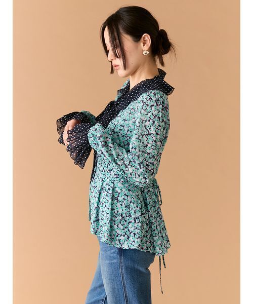 LILY BROWN(リリーブラウン)の「バイカラーフラワープリントボウタイブラウス(シャツ/ブラウス・レディース・グリーン/ベージュ/ラベンダー・F)」の12枚目の写真