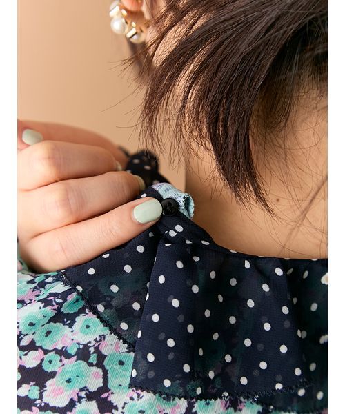 LILY BROWN(リリーブラウン)の「バイカラーフラワープリントボウタイブラウス(シャツ/ブラウス・レディース・グリーン/ベージュ/ラベンダー・F)」の18枚目の写真
