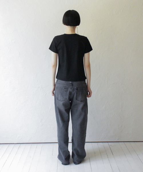 RUBATI（ルバティ）の「レタリングロゴTシャツ_ブラック（Tシャツ/カットソー・レディース・その他・size2/size1）」の6枚目の写真