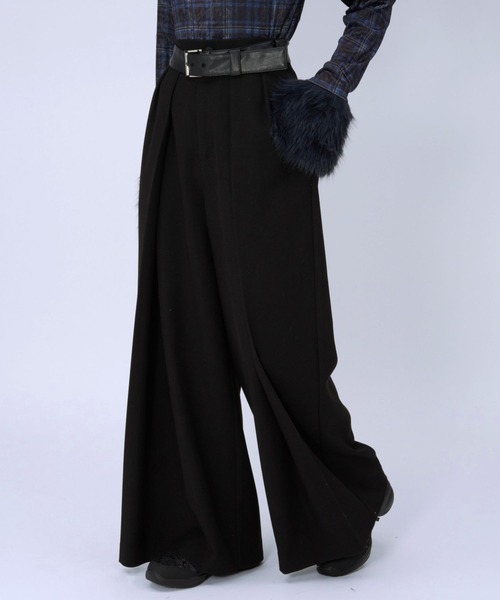 HARE(ハレ)の「フェイクレザーキリカエデザインタックパンツ(HARE)(その他パンツ・レディース・ブラック/ブラウン・FREE)」の2枚目の写真