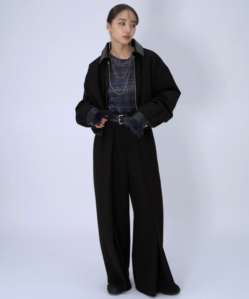 HARE(ハレ)の「フェイクレザーキリカエデザインタックパンツ(HARE)(その他パンツ・レディース・ブラック/ブラウン・FREE)」の3枚目の写真