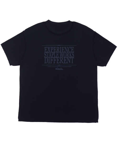 KINDS(カインズ)の「20 count premium single 3-line logo short sleeve t-shirt (Burgundy)(Tシャツ/カットソー・レディース・その他・MEDIUM/LARGE)」の2枚目の写真