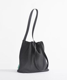 GREEN STUFF（グリーンスタッフ）の「boxy bag 61 - pleats black（エコバッグ/サブバッグ・レディース）」
