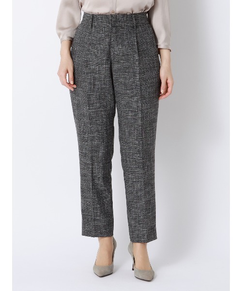 SUIT SQUARE(スーツスクエア)の「タックテーパードパンツ ウォッシャブル ストレッチ スラブシャンブレー 織柄 anysy(スラックス・レディース・ブラック・40(11号)/38(9号)/36(7号))」の2枚目の写真