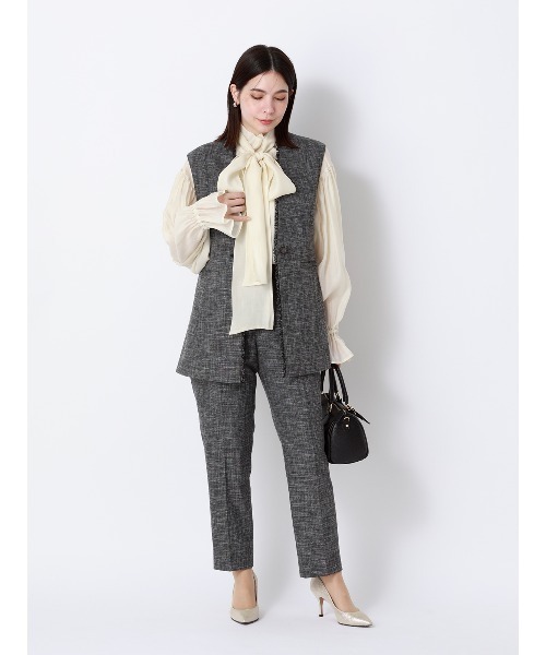 SUIT SQUARE(スーツスクエア)の「タックテーパードパンツ ウォッシャブル ストレッチ スラブシャンブレー 織柄 anysy(スラックス・レディース・ブラック・40(11号)/38(9号)/36(7号))」の9枚目の写真