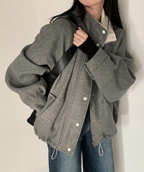 Ritzy(リッツィー)の「スタンドネック襟裏配色ブルゾン(マウンテンパーカー・レディース・ネイビー/ダークグレー・FREE)」の9枚目の写真