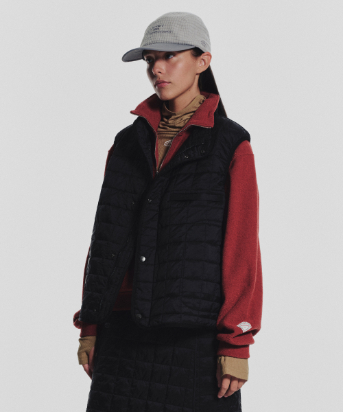 MENASOO(ミナス)の「MNS Line Quilting Vest_Black(ダウンベスト・レディース・ブラック・1/2)」の2枚目の写真