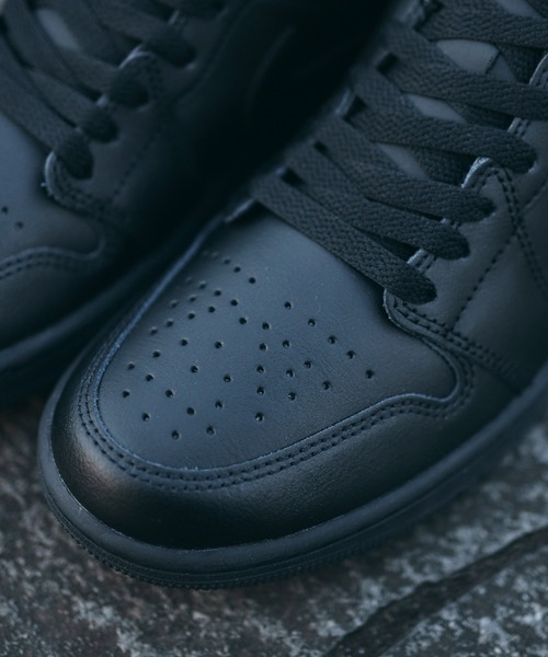 JORDAN BRAND(ジョーダンブランド)の「AIR JORDAN 1 MID 554724-093(スニーカー・メンズ・ブラック・26.5cm/26.0cm/25.5cm/25.0cm/30.0cm/29.0cm/28.5cm/28.0cm/27.5cm/27.0cm)」の3枚目の写真