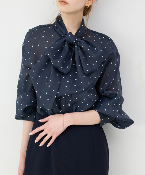 美品 SLOBE IENA 25SS ボウタイブラウス 洗える ドット ネイビー WEB限定/追加》ボウタイブラウス（シャツ/ブラウス）｜SLOBE IENA