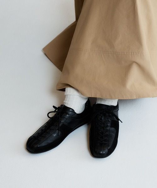 JEANASIS（ジーナシス）の「シャープフラットスニーカー/638803（スニーカー・レディース・ブラウン/ブラック・MEDIUM/LARGE）」の2枚目の写真