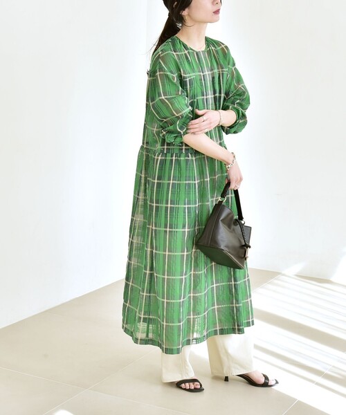 quaranciel(カランシエル)の「quaranciel:〈手洗い可能〉シアー チェック クルーネック ギャザー ワンピース(ワンピース・レディース・パープル/グリーン・ONE SIZE)」の5枚目の写真