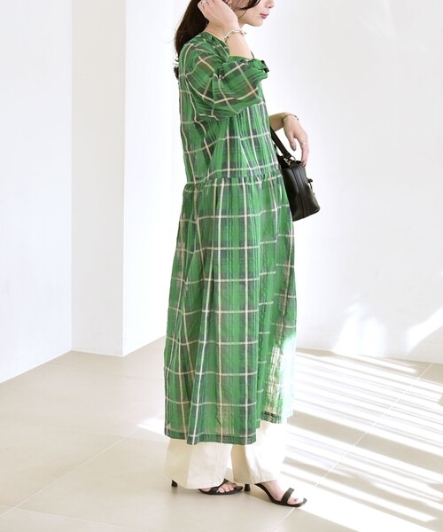 quaranciel(カランシエル)の「quaranciel:〈手洗い可能〉シアー チェック クルーネック ギャザー ワンピース(ワンピース・レディース・パープル/グリーン・ONE SIZE)」の6枚目の写真