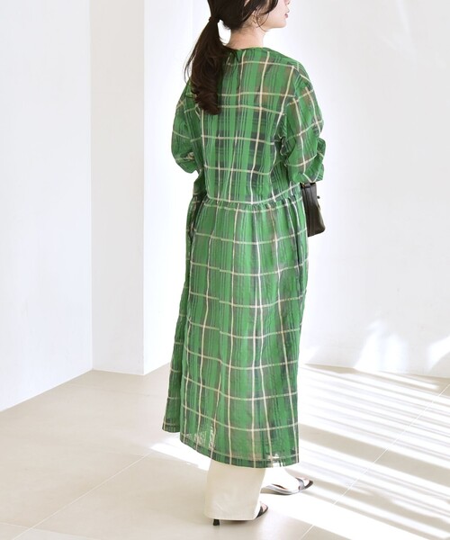 quaranciel(カランシエル)の「quaranciel:〈手洗い可能〉シアー チェック クルーネック ギャザー ワンピース(ワンピース・レディース・パープル/グリーン・ONE SIZE)」の8枚目の写真