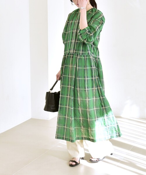 quaranciel(カランシエル)の「quaranciel:〈手洗い可能〉シアー チェック クルーネック ギャザー ワンピース(ワンピース・レディース・パープル/グリーン・ONE SIZE)」の11枚目の写真