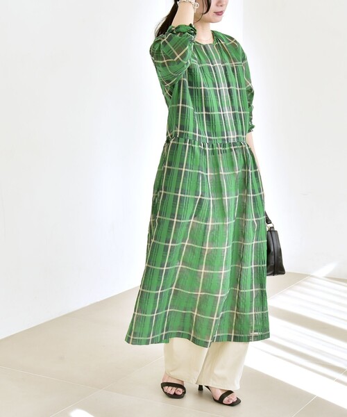 quaranciel(カランシエル)の「quaranciel:〈手洗い可能〉シアー チェック クルーネック ギャザー ワンピース(ワンピース・レディース・パープル/グリーン・ONE SIZE)」の13枚目の写真