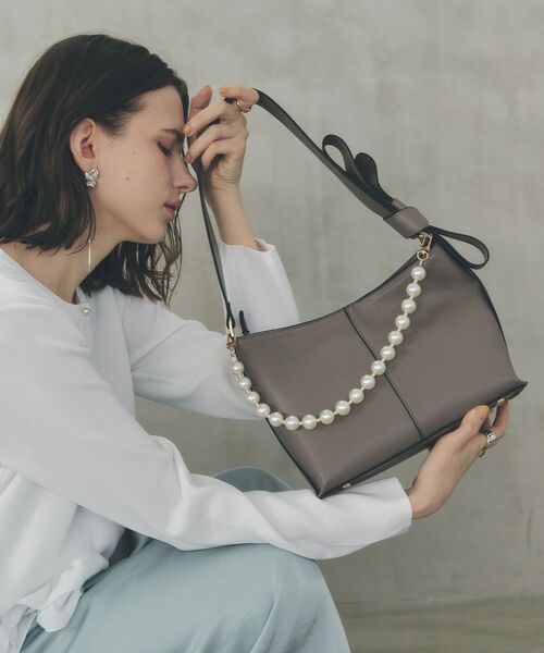 YECCA VECCA（イェッカヴェッカ）の「パールチャーム付きリボンベルトバッグ（ショルダーバッグ・レディース・チャコールグレー/ライトブルー/ライトベージュ・FREE）」の11枚目の写真