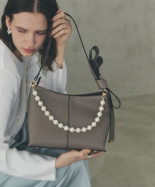 YECCA VECCA（イェッカヴェッカ）の「パールチャーム付きリボンベルトバッグ（ショルダーバッグ・レディース・チャコールグレー/ライトブルー/ライトベージュ・FREE）」の12枚目の写真