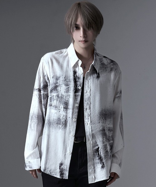 CavariA（キャバリア）の「『CavariA/キャバリア』プリントレギュラーシャツ（シャツ/ブラウス・メンズ・ブラック系3/ブラック系1/ホワイト系2/ホワイト系3/ブラック系2/ホワイト系1・L/XL/M）」の2枚目の写真