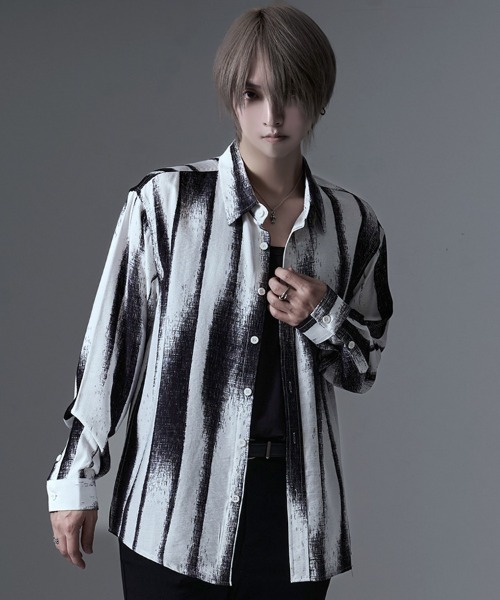 CavariA（キャバリア）の「『CavariA/キャバリア』プリントレギュラーシャツ（シャツ/ブラウス・メンズ・ブラック系3/ブラック系1/ホワイト系2/ホワイト系3/ブラック系2/ホワイト系1・L/XL/M）」の3枚目の写真