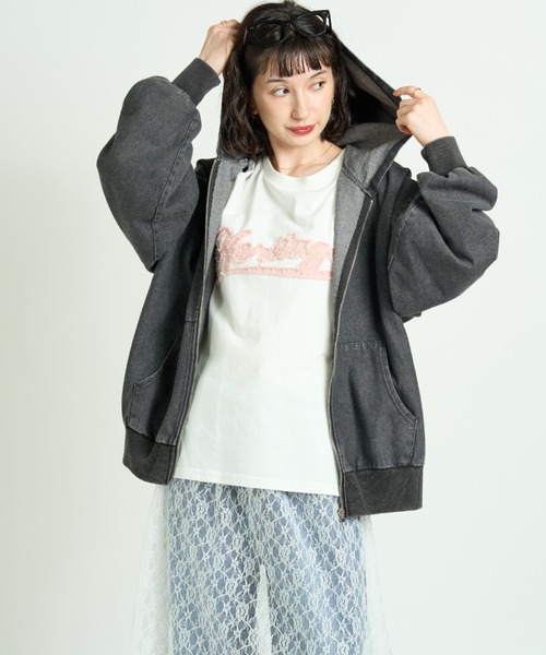 A.D.C.L.(エーディーシーエル)の「アップリケ刺繍ロゴ オーバーサイズ半袖Tシャツ(Tシャツ/カットソー・レディース・ピンク/サックスブルー・M/L)」の3枚目の写真