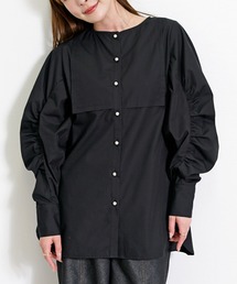 CHhdmn（シーエイチヒデモン）の「パールボタン バンドカラー ギャザースリーブ セミロングシャツブラウス 体型カバー チュニック丈（シャツ/ブラウス）」