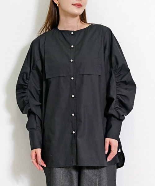 CHhdmn(シーエイチヒデモン)の「パールボタン バンドカラー ギャザースリーブ セミロングシャツブラウス 体型カバー チュニック丈(シャツ/ブラウス・レディース・ホワイト/ブラック・L/M)」の16枚目の写真