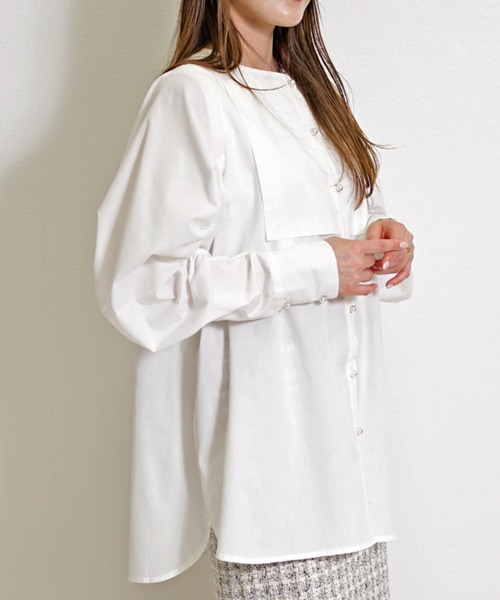 CHhdmn(シーエイチヒデモン)の「パールボタン バンドカラー ギャザースリーブ セミロングシャツブラウス 体型カバー チュニック丈(シャツ/ブラウス・レディース・ホワイト/ブラック・L/M)」の4枚目の写真
