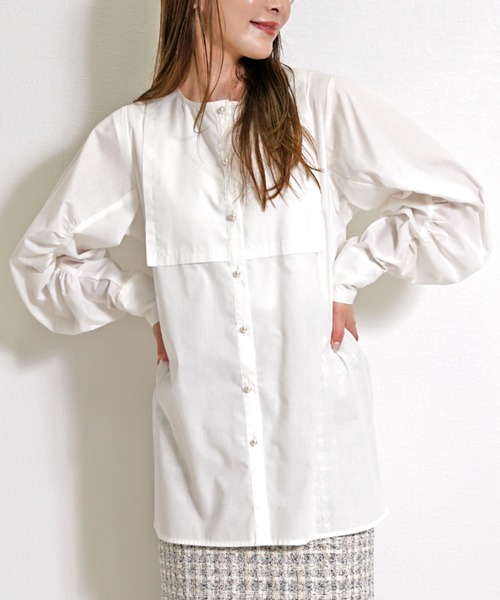 CHhdmn(シーエイチヒデモン)の「パールボタン バンドカラー ギャザースリーブ セミロングシャツブラウス 体型カバー チュニック丈(シャツ/ブラウス・レディース・ホワイト/ブラック・L/M)」の5枚目の写真