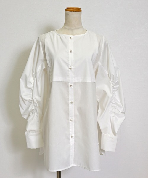 CHhdmn(シーエイチヒデモン)の「パールボタン バンドカラー ギャザースリーブ セミロングシャツブラウス 体型カバー チュニック丈(シャツ/ブラウス・レディース・ホワイト/ブラック・L/M)」の20枚目の写真