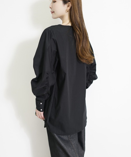 CHhdmn(シーエイチヒデモン)の「パールボタン バンドカラー ギャザースリーブ セミロングシャツブラウス 体型カバー チュニック丈(シャツ/ブラウス・レディース・ホワイト/ブラック・L/M)」の15枚目の写真