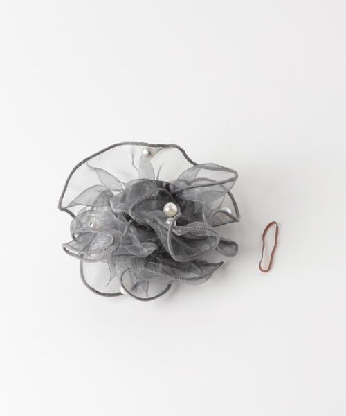 SMELLY（スメリー）の「シアーフリルパールヘアカフ（ヘアゴム・レディース・ライトグレー/ブラウン・-）」の13枚目の写真