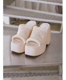 Darich（ダーリッチ）の「ベロアロゴビジューサンダル（サンダル）」