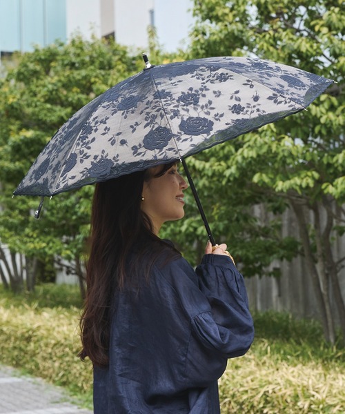 LAVEANGE(ラビアンジェ)の「【遮光率100%・UVカット率100%】晴雨兼用 バンブーハンドル レース日傘 45cm 日傘(長傘・レディース・ブラック/ベージュ・F)」の2枚目の写真