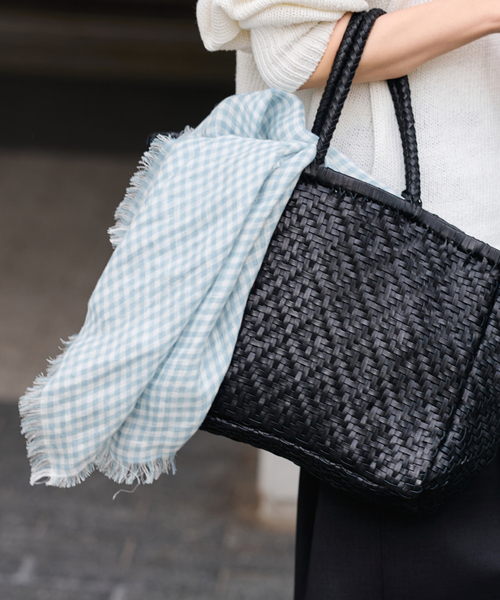 FRAMeWORK（フレームワーク）の「THROW/スロー ライトリネンギンガムチェックストール（ストール/ショール・レディース・ピンク/サックスブルー/イエロー・FREE）」の16枚目の写真