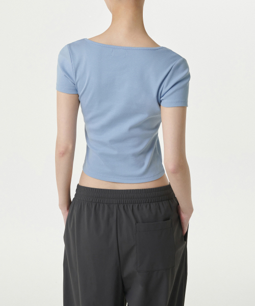 MUSINSA STANDARD WOMAN（ムシンサスタンダードウーマン）の「ウィメンズスリムスクエアネックTシャツ[クラウディブルー]（Tシャツ/カットソー・レディース・その他・MEDIUM/LARGE/SMALL/X-SMALL）」の4枚目の写真