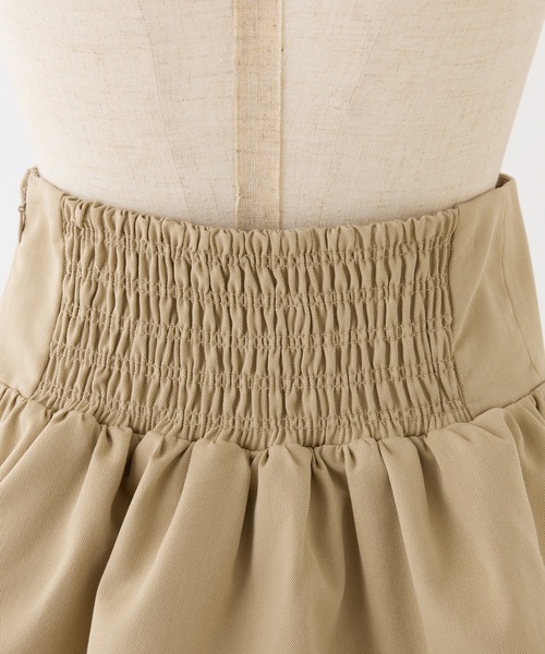 one after another NICE CLAUP（ワンアフターアナザーナイスクラップ）の「チャームベルト付きティアードミニスカパン（スカート・レディース・チェック/ベージュ/アイボリー/ブラック・SMALL/MEDIUM）」の6枚目の写真