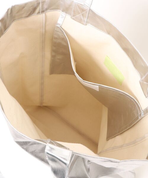 A.P.C.（アーペーセー）の「TOTE LOU（トートバッグ・メンズ・アンティークシルバー・ONESIZE）」の4枚目の写真